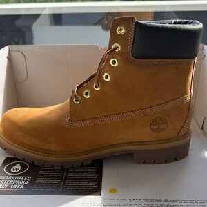 Timberland Men’s Wheat Nubuck 6-Inch Boot with Black Collar (Brand New)